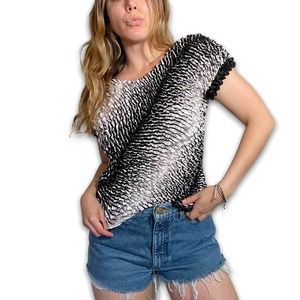 90s Black & White Popcorn Top